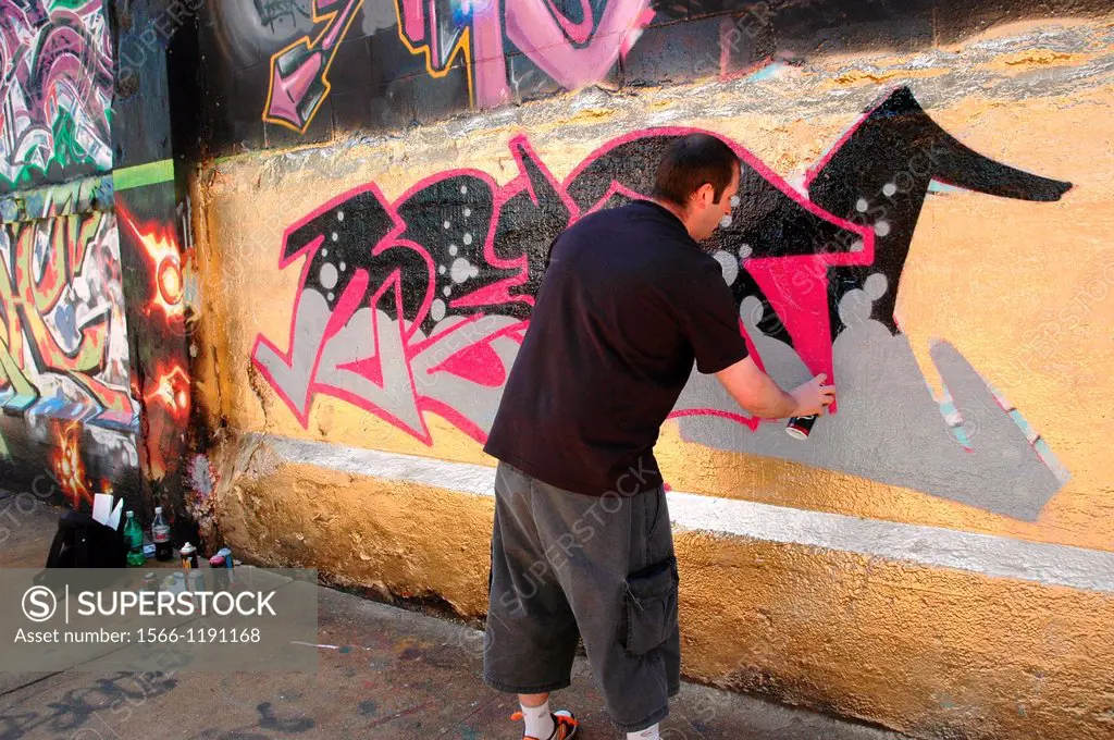 New York City, graffiti making at 5Pointz, Long Island City, Queens