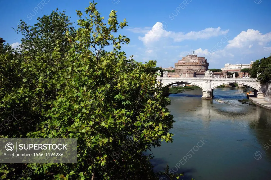 Italy, Lazio, Rome, Tevere River, the Papal Fortress of Castel Sant´Angelo seen from Vittorio Emanuele II Bridge