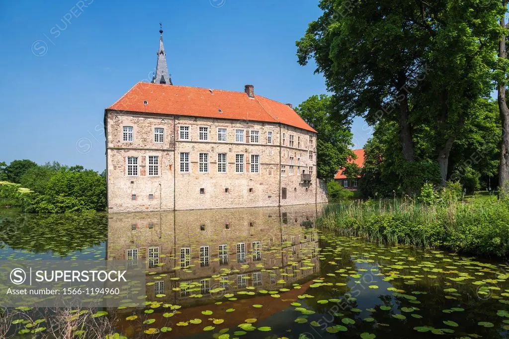 The picturesque moated castle Luedinghausen, Luedinghausen, North Rhine-Westphalia, Germany, Europe