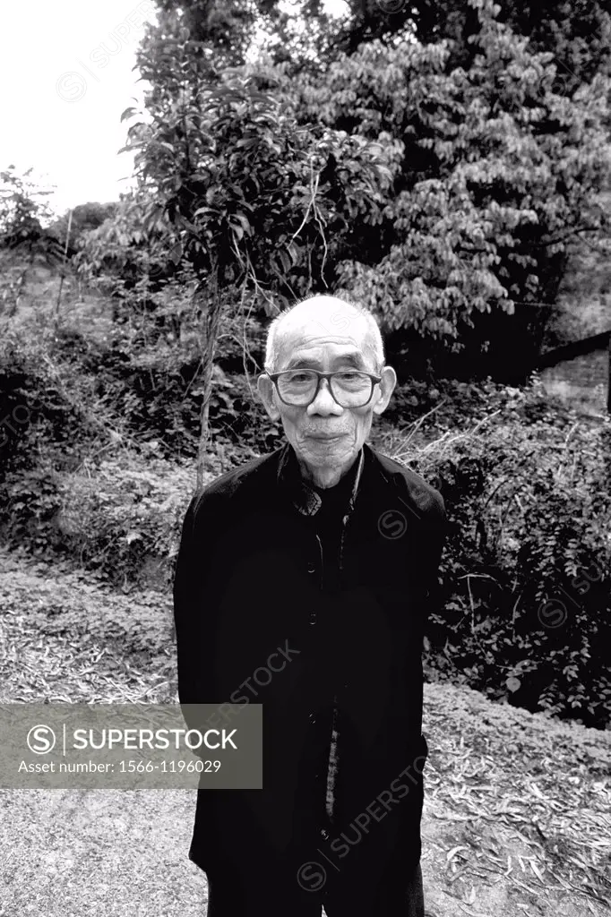 93-year-old Chinese man in Yangshou China