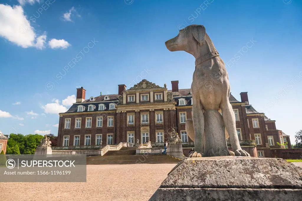 Dog statue in front of the picturesque castle of Nordkirchen, Nordkirchen, North Rhine-Westphalia, Germany, Europe