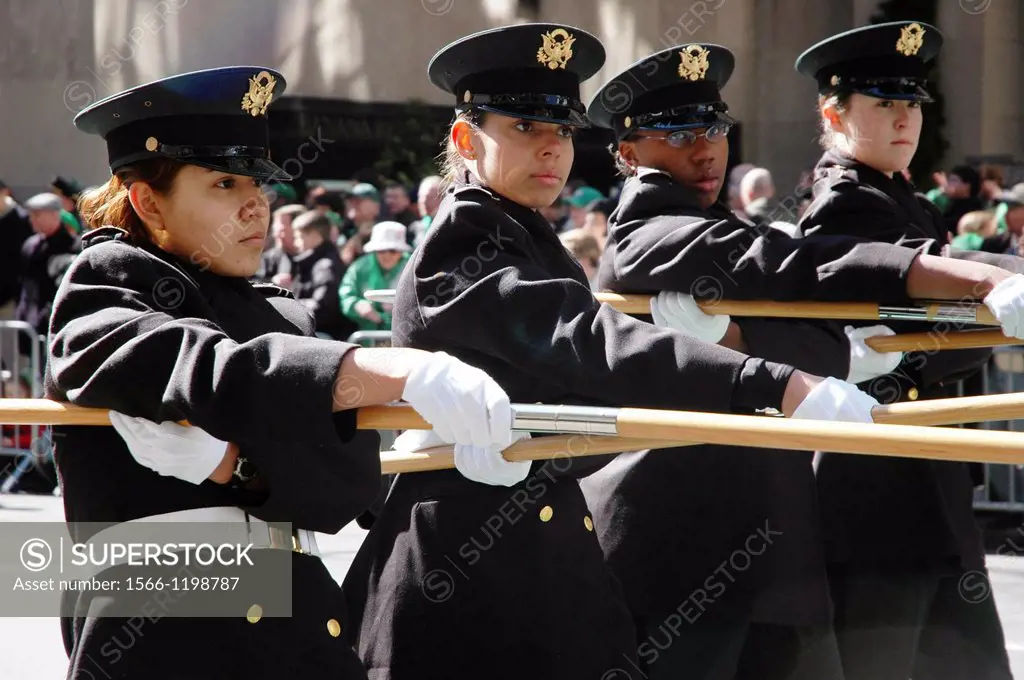 New York City, female cadets at the St  Patrick´s parade, Manhattan