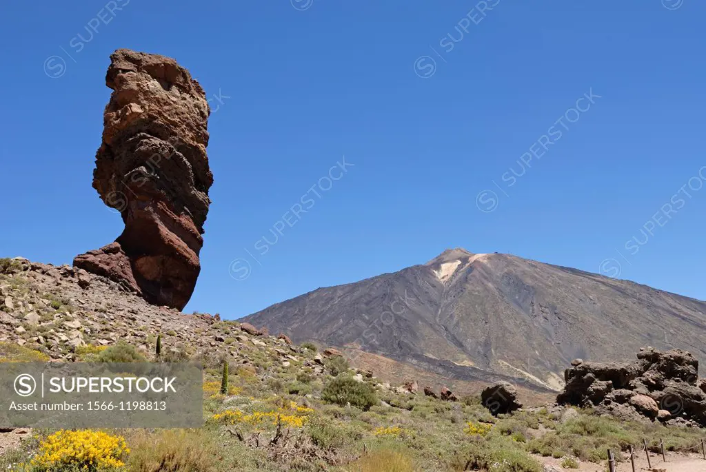 Roque Cinchado, Roques de Garcia, Caldeira de las Canadas, Mount Teide, National Park, Tenerife, Canary Islands, Atlantic Ocean