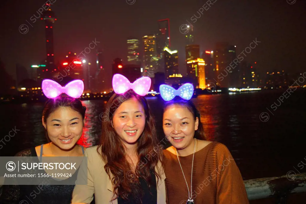 China, Shanghai, Huangpu District, The Bund, Zhongshan Road, National Day Golden Week, night, nightlife, Pudong Lujiazui Financial District, skyline, ...