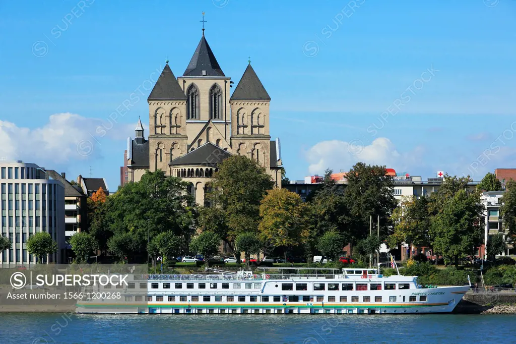 Germany, Cologne, Rhine, Rhineland, North Rhine-Westphalia, NRW, town view, old city, Rhine promenade, St Kuniberts Church, Romanesque church, Basilic...