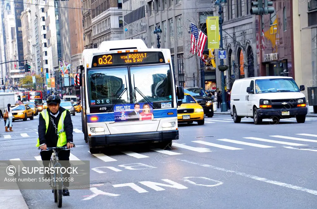 New York City Public Transportation Q32 Bus, Manhattan, New York City, USA