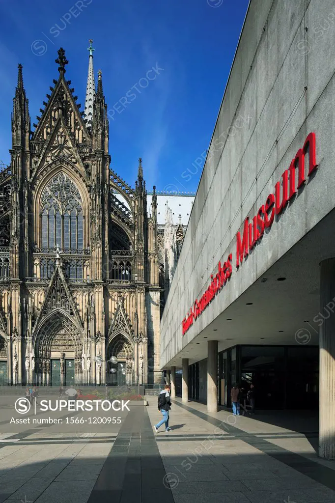 Germany, Cologne, Rhine, Rhineland, North Rhine-Westphalia, NRW, Cologne Cathedral, Southern portal, Romano-Germanic Museum, Roncalli square