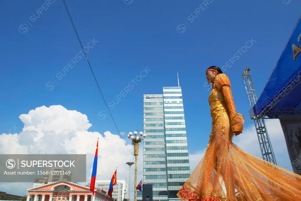 Mongolia, Ulan Bator, Sukhbaatar square, costume parade for the Naadam festival, fashion show