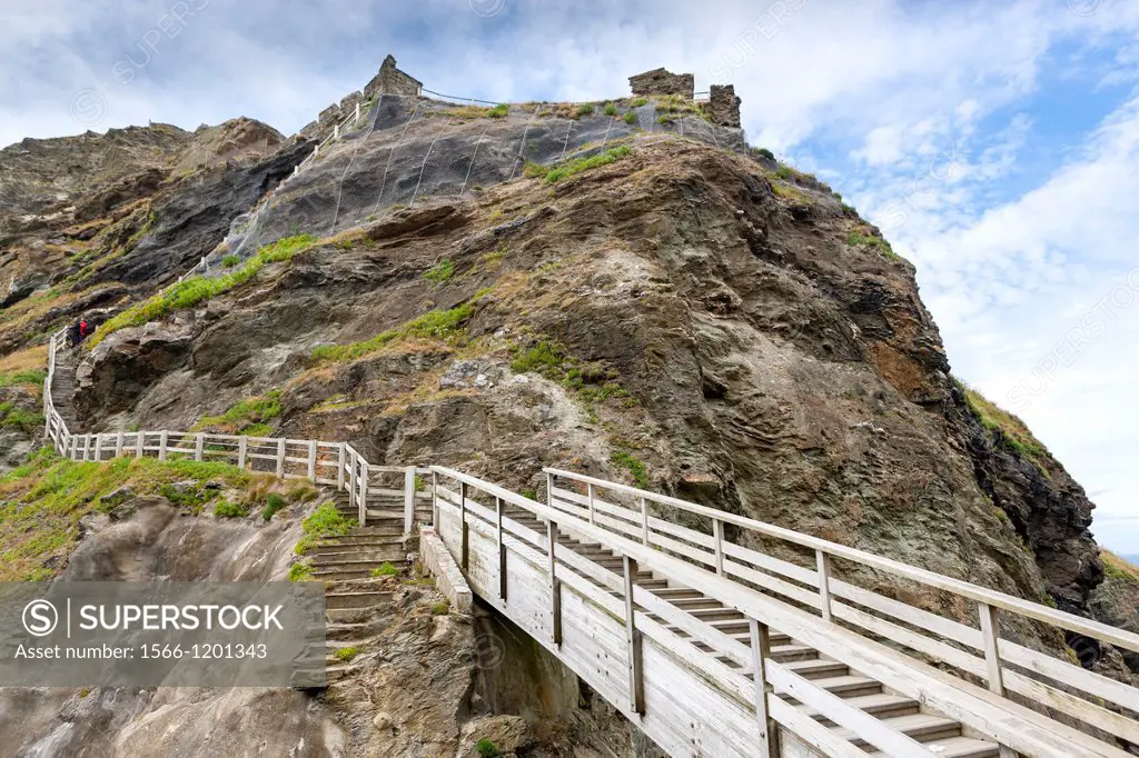 Tintagel Castle on the clifftops  In legend it was King Arthur´s Castle fortress and was believed to have been constructed around AD1140, Cornwall, En...