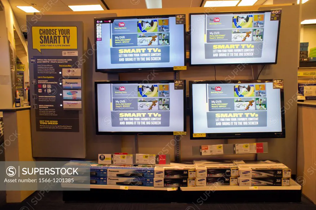 ´Smart TV´ display in a Best Buy electronics store in New York