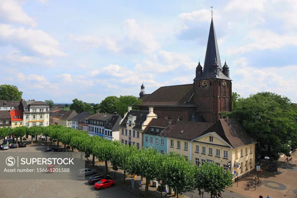 Germany, Krefeld, Rhine, Lower Rhine, Rhineland, North Rhine-Westphalia, NRW, Krefeld-Uerdingen, market place, old town hall, parish church Saint Pete...