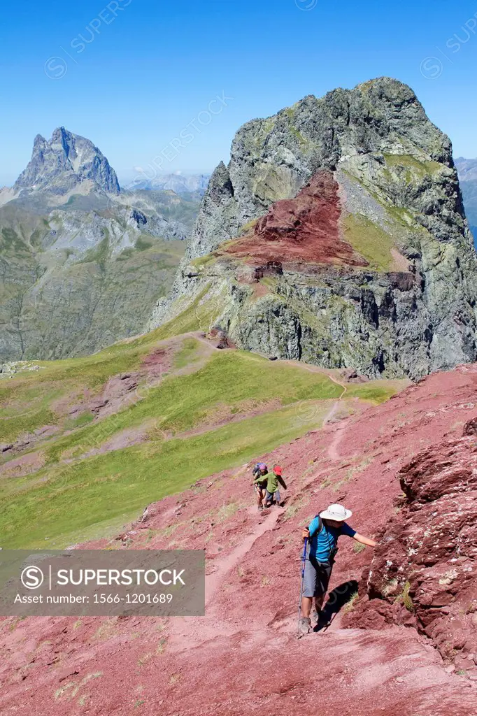 Hikers walking to summit of Anayet, an old volcano in Tena valley, and view of Midi d´Ossau Peak France  Formigal  Sallent de Gállego  Pyrenees  Huesc...