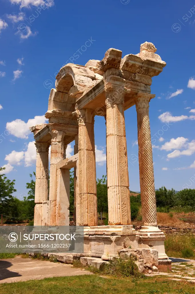Double Tetrapylon Gate, Aphrodisias, Turkey A tetrapylon ´four gates´ is an ancient type of Roman monument of cubic shape, with a gate on each of the ...