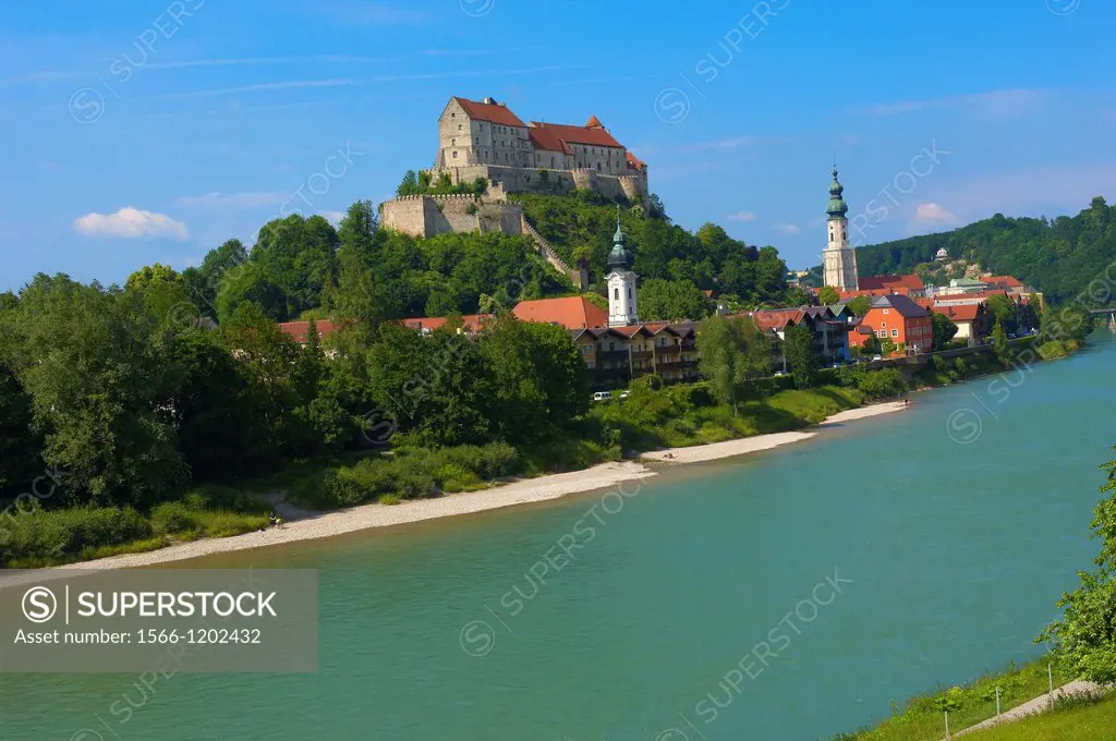 Burghausen, Castle, Altötting district, Upper Bavaria, Bavaria, Germany view from Austria over Salzach River