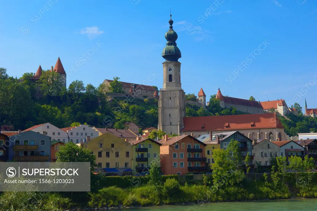 Burghausen, Old Town and river Salzach, Altötting district, Upper Bavaria, Bavaria, Germany view from Austria over Salzach River