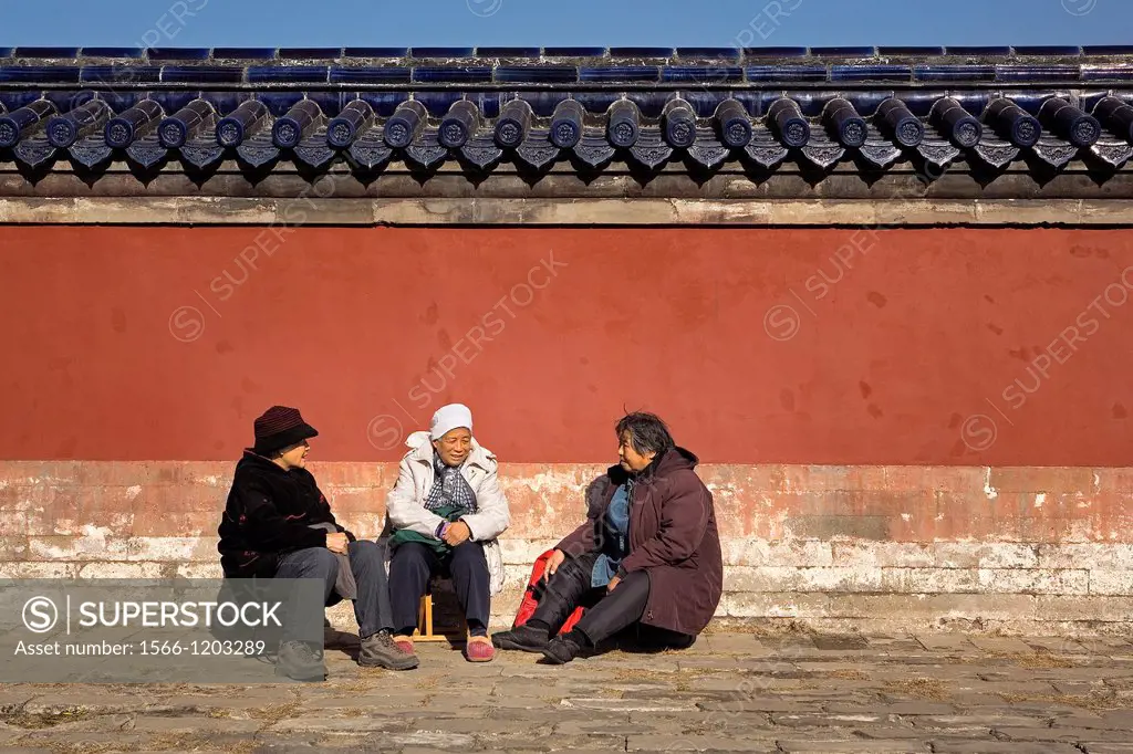People in the wall that surrounds the Temple of Heaven,Beijing, China
