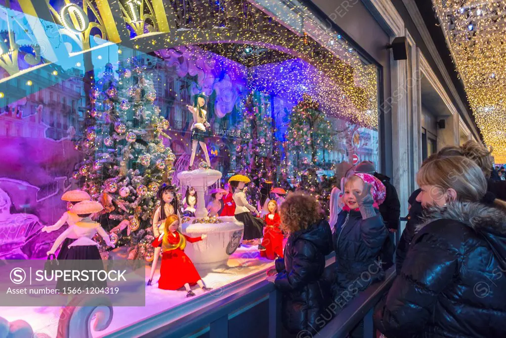 Paris, France, Women Looking at French Department Store Printemps, Dior Sho,p with Christmas Decorations, Window Display at Night,