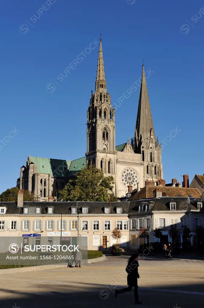 place Chatelet et Cathedrale Notre-Dame de Chartres,Eure et Loir,region Centre,France,Europe//Chatelet Square and Cathedral of Our Lady of Chartres,Eu...