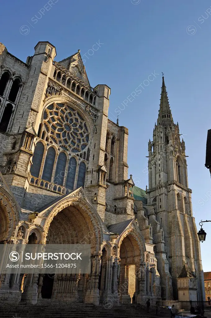 portail ,facade et tour Nord de la Cathedrale Notre-Dame de Chartres,Eure et Loir,region Centre,France,Europe//facade,tower and North Portal of the Ca...