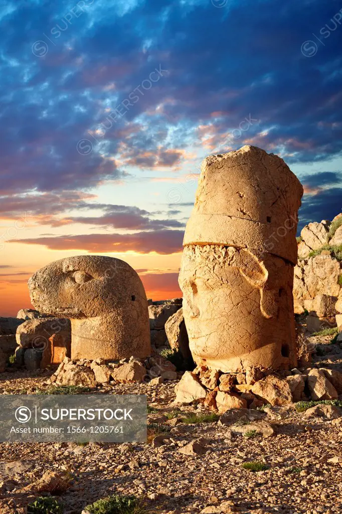 Pictures of the statues of around the tomb of Commagene King Antochus 1 on the top of Mount Nemrut, Turkey  Stock photos & Photo art prints  In 62 BC,...