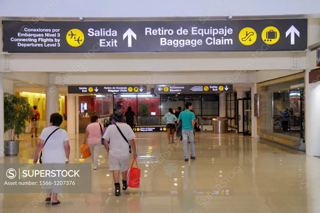 Chile, Santiago, Comodoro Arturo Merino Benítez International Airport, aviation, terminal, concourse, sign, direction, arrow, baggage claim, exit, Spa...