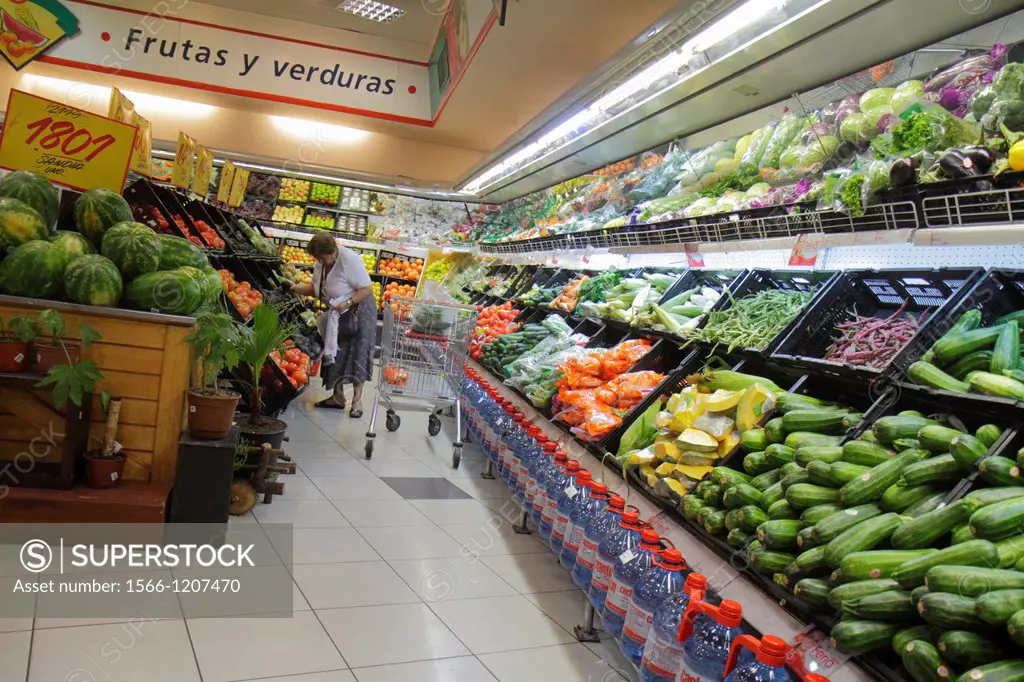 Chile, Santiago, Avenida Apoquindo, Santa Isabel, grocery store, supermarket, chain, food, business, shopping, produce, fruits, vegetables, zucchini, ...