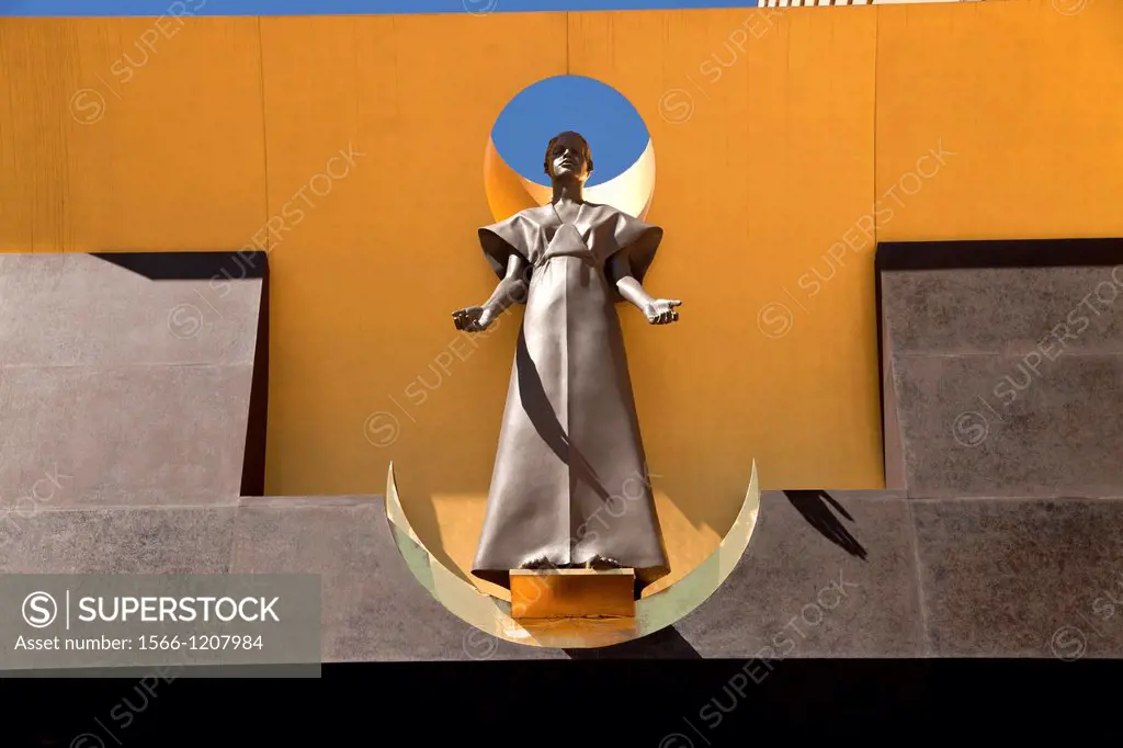 statue at the gate, Cathedral of Our Lady of the Angels, Downtown Los Angeles, California, United States of America, USA