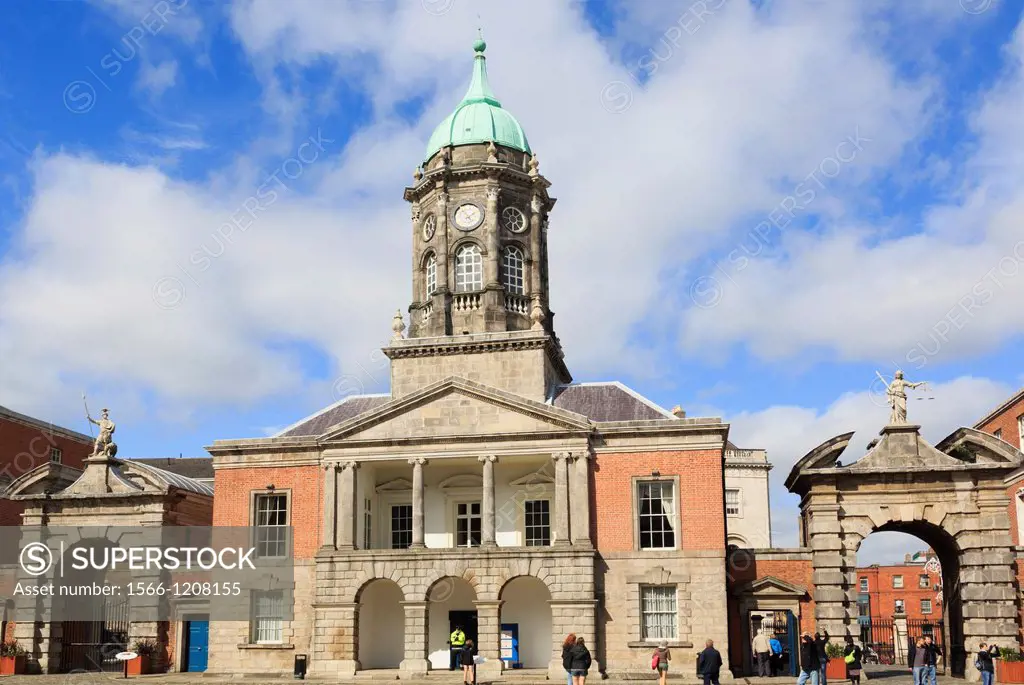 Dublin, Republic of Ireland, Eire, Europe  Fortitude and Justice gates beside 18th century Bedford tower in Dublin castle´s Great Courtyard with touri...