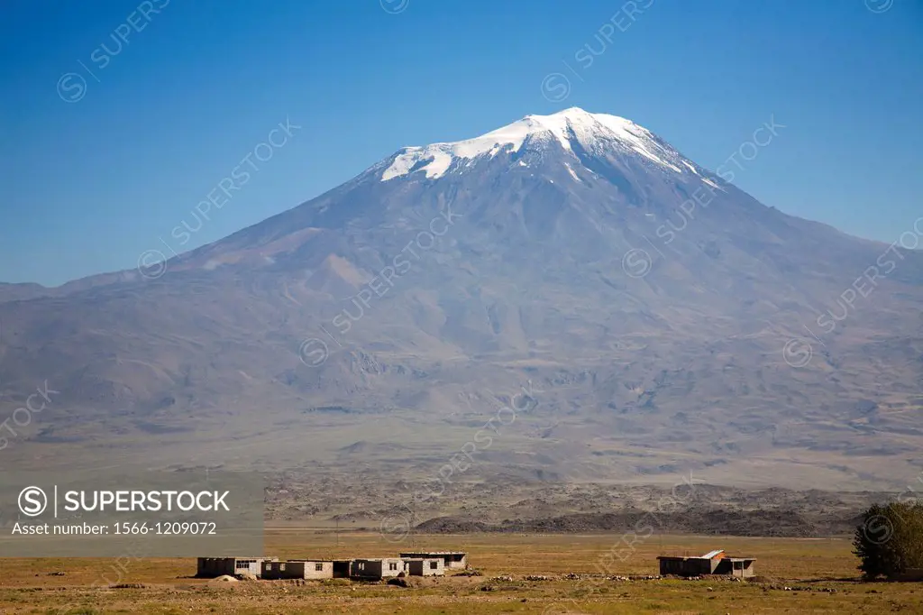 ararat mountain, dogubayazit, north-eastern anatolia, turkey, asia