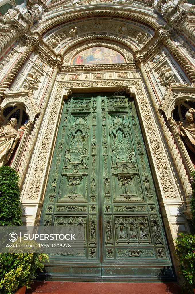 Central doors of the the Gothic-Renaissance Duomo of Florence, Basilica of Saint Mary of the Flower, Firenza  Basilica di Santa Maria del Fiore   Buil...