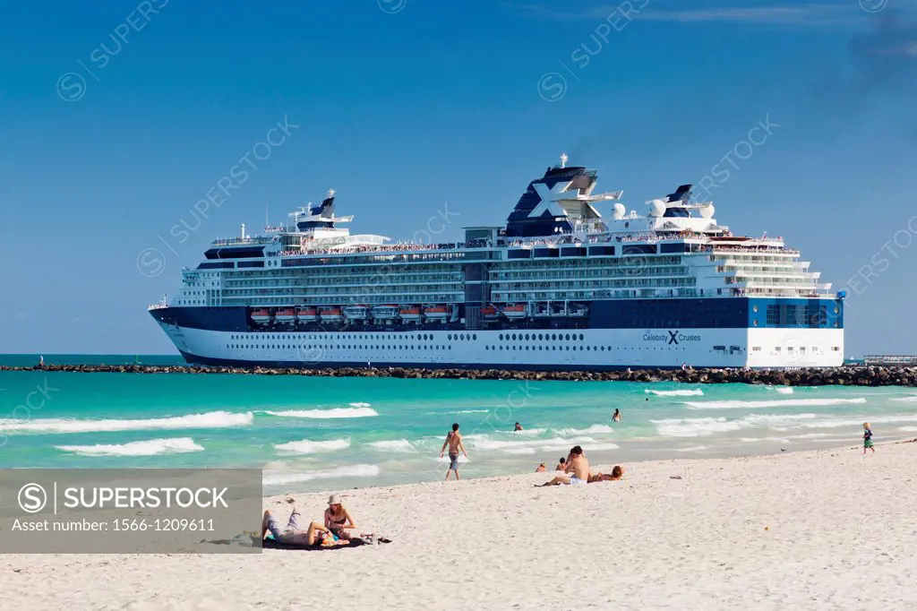 USA, Miami Beach, South Beach, cruiseship