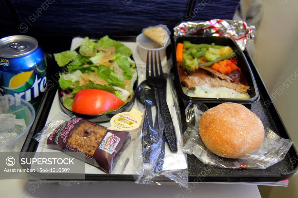 Illinois, Chicago, O´Hare International Airport, ORD, onboard, United, commercial airliner, cabin, meal, lunch, food, salad, roll, bread, tomato, tray...