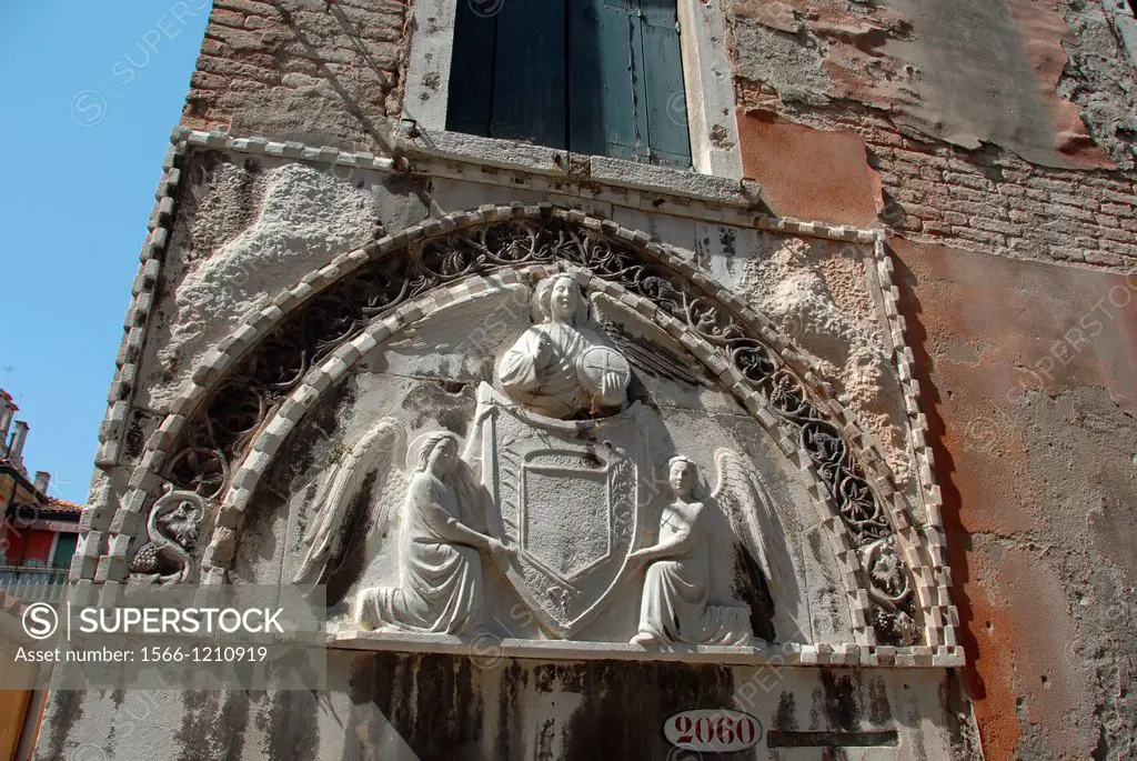 Door-head Palazzo Agnus Dei Sestier de Santa Croce  Venice, Veneto, Italy, Europe.