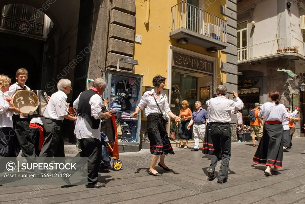 Le donne della Tammora, folk group, Via Toledo, Montecalvario Quarter, Spanish Quarters, Historic center, Naples, Campania region, southern Italy, Eur...