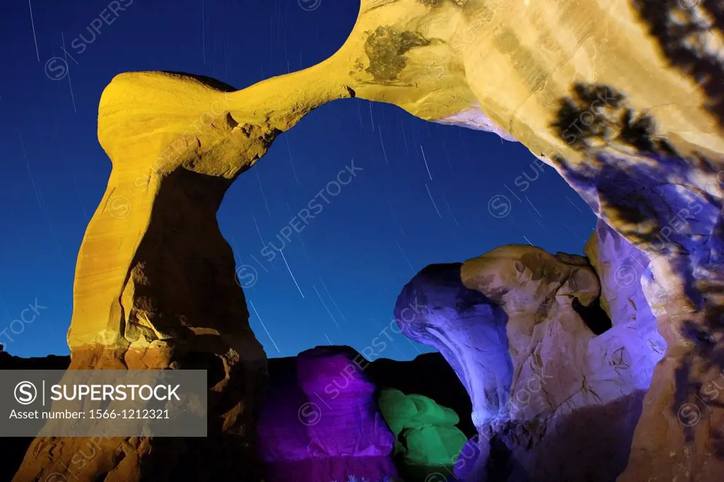 Start trails, USA, Utah, Escalante Region, Devil´s Garden, Metate Arch