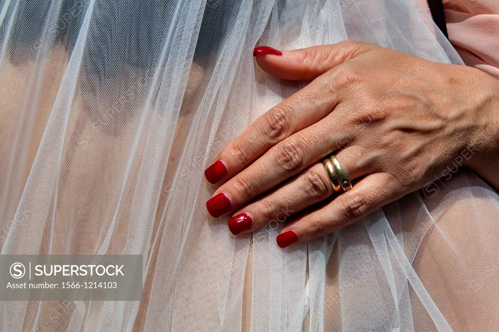 Hand resting on a bride