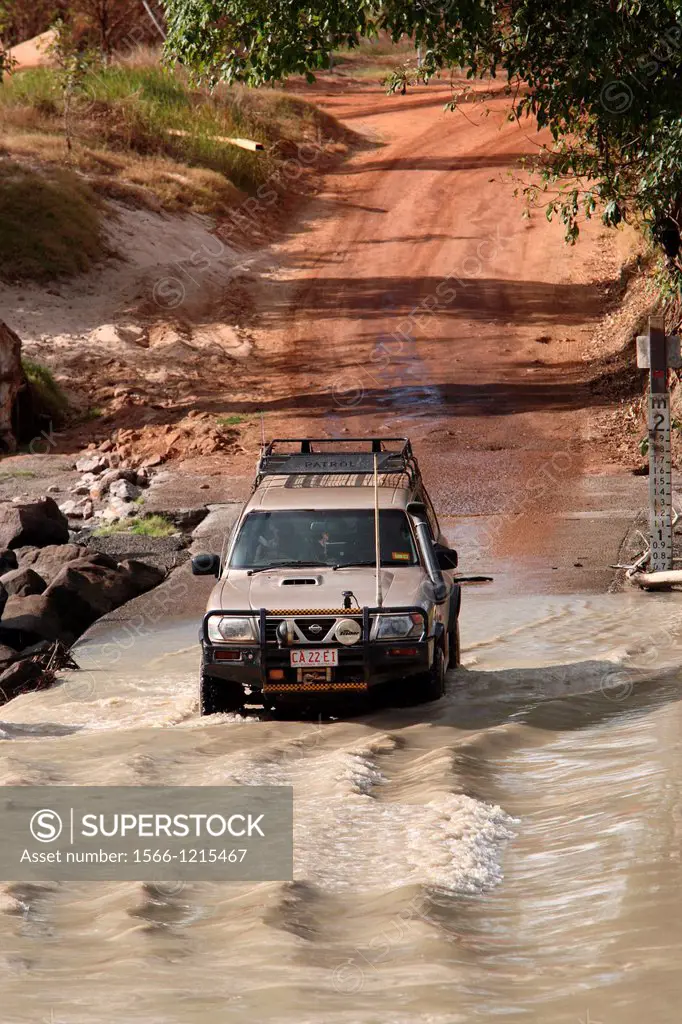 4WD vehicle crossing the East Alligator river at Cahill´s crossing  Kakadu National Park, Northern Territory, Australia