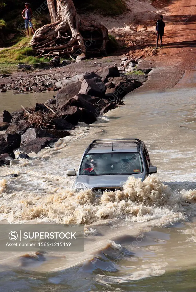 4WD vehicle crossing the East Alligator river at Cahill´s crossing  Kakadu National Park, Northern Territory, Australia