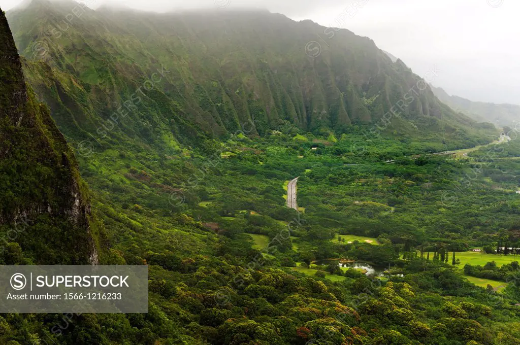 USA, Hawaii, Oahu  Overhead view of tropical rainforest and the Ko´olau mountain range from the Pali Lookout