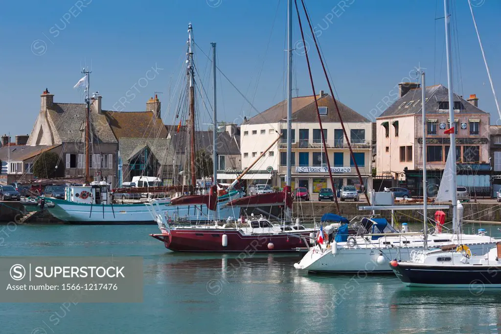 France, Normandy Region, Manche Department, Saint Vaast la Hougue, view of town and port