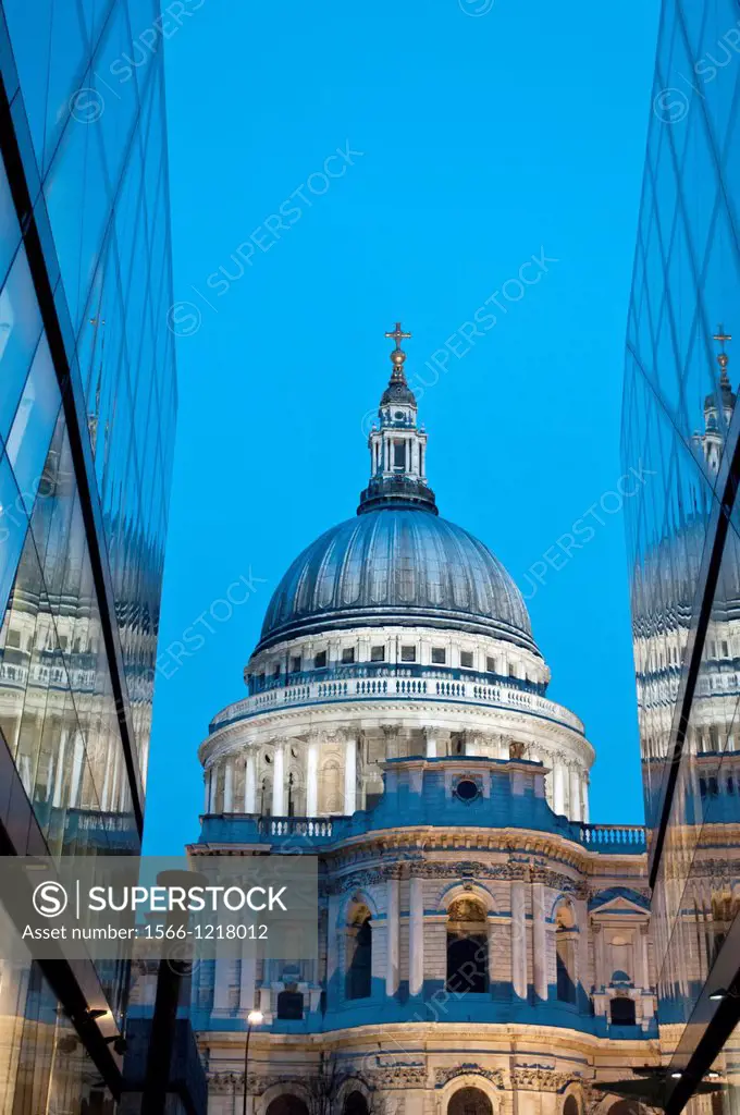 St Paul´s Cathedral with reflections in One New Change shopping centre, London, UK