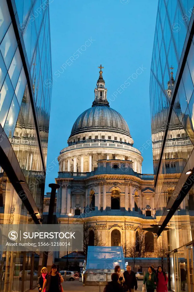 St Paul´s Cathedral with reflections in One New Change shopping centre, London, UK