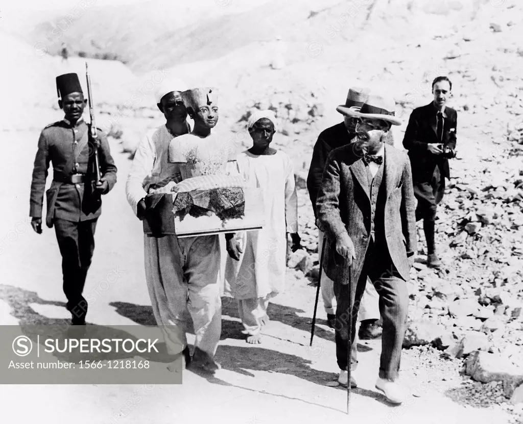 Howard Carter who discovered Tutankhamun´s Tomb in the Valley of the Kings, Luxor, Egypt  November 1922  From the archives of Press Portrait Service f...