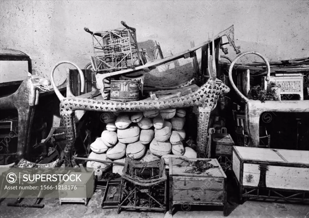 Tutankhamun´s Tomb in the Valley of the Kings Luxor, Egypt, it was discovered by Howard Carter in November 1922  The photograph shows objects in the a...