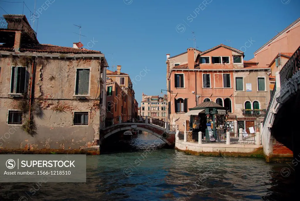 Rio Nuovo and Rio San Pantalon  Sestier Dorsoduro  Venice, Veneto, Italy, Europe 