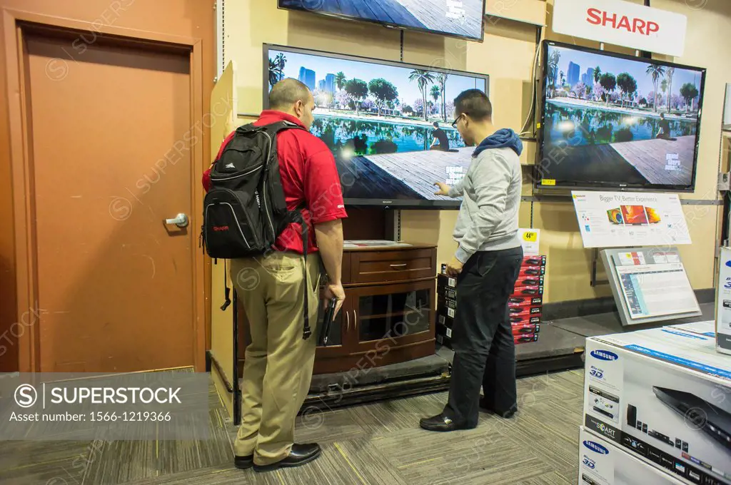 Last minute shoppers browse flat screen televisions in a Best Buy store in the borough of Queens in New York looking for bargains ´Super Saturday´, th...