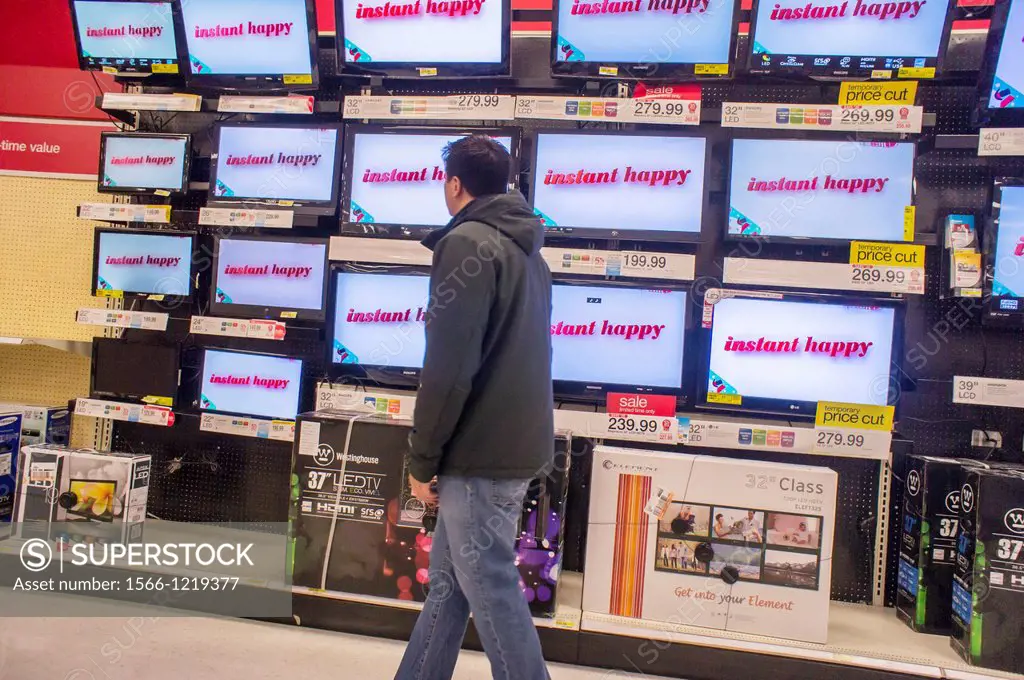 Last minute shoppers browse flat screen televisions in a Target store in the borough of Queens in New York looking for bargains ´Super Saturday´, the ...