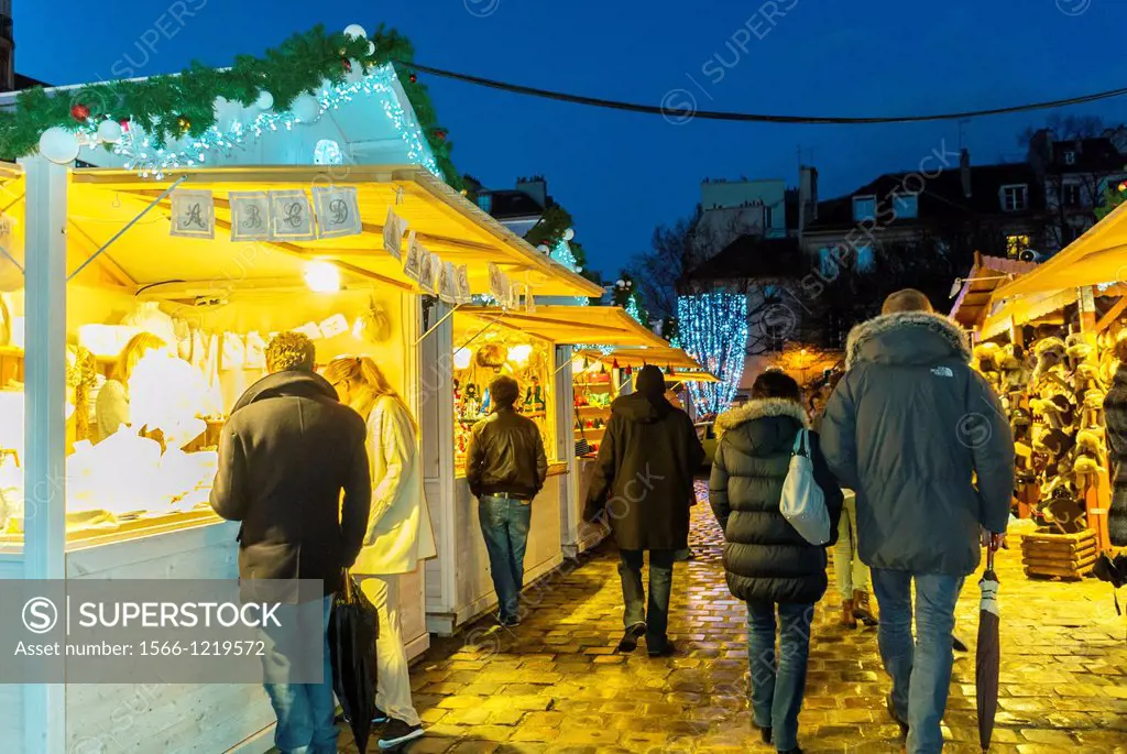 Paris, France, Street Scenes, People Shopping at Christmas Market in Latin Quarter, Saint Germain-des-Prés, at Night