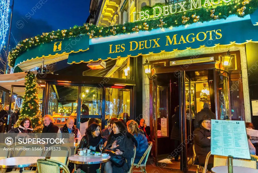 Paris, France, Street Scenes, Tourists Sharing Drinks on Terrace of Les Deux Magots Café, in Latin Quarter, Saint Germain-des-Prés, at Night
