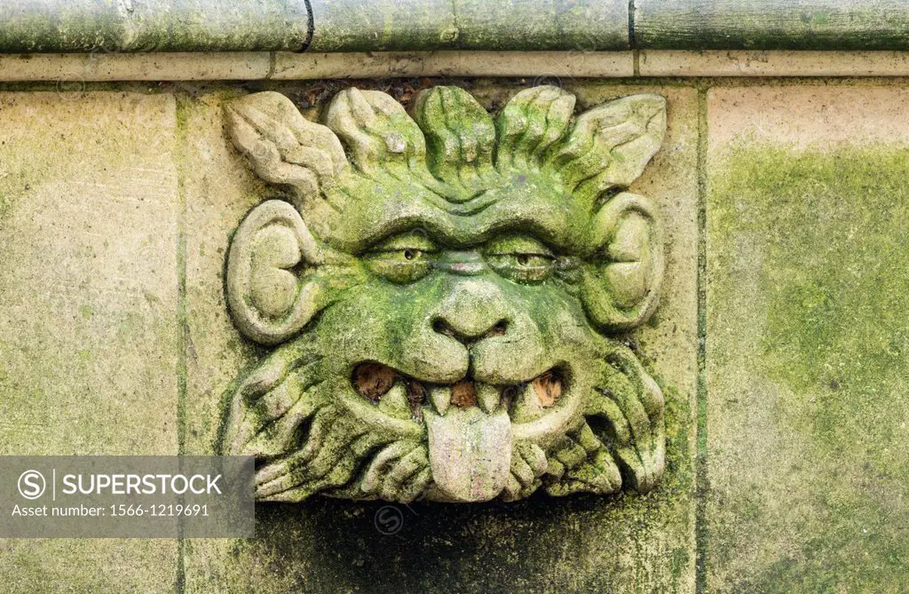 Gargoyle on bench in Dean´s Park in the grounds of York Minster cathedral, York, England, United Kingdom